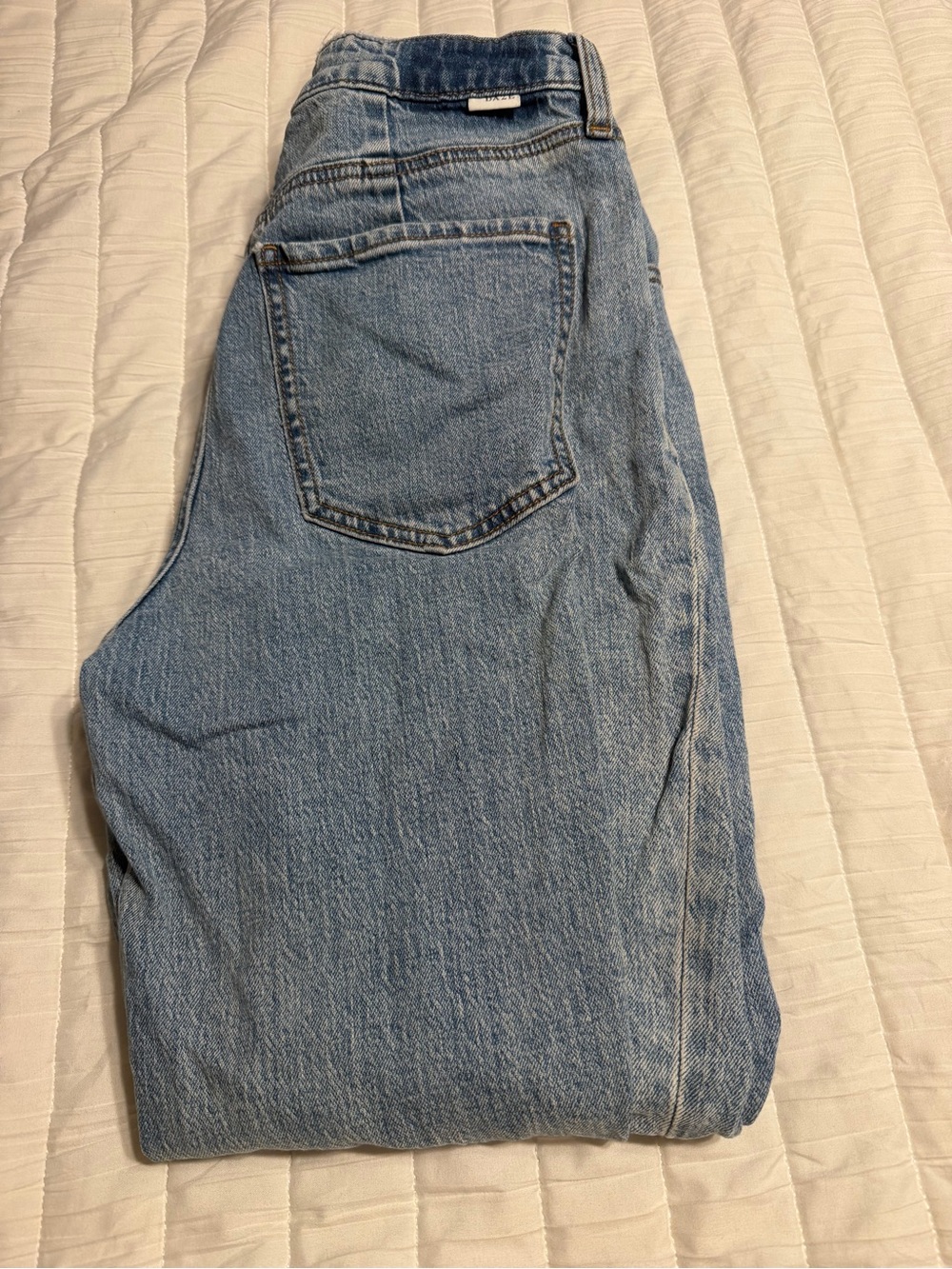 Relaxed Boyfriend Jeans in Light Blue Wash